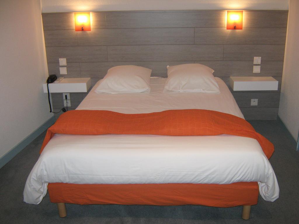 Hotel Le Lacuzon Moirans-en-Montagne Room photo